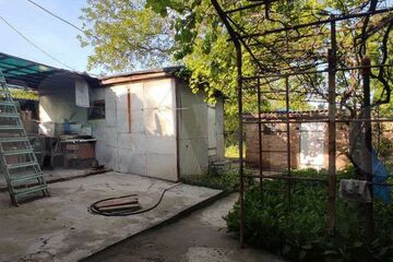 4-к квартира, 60 м², 1/1 эт.