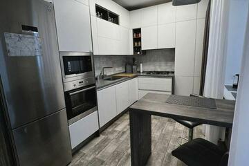 3-к квартира, 100 м², 1/3 эт.